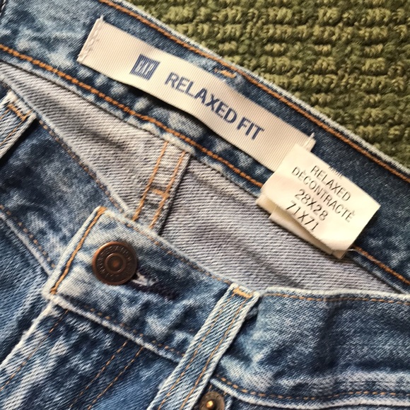 GAP Relaxed, Loose Fit Jeans w knee hole. - Picture 2 of 5